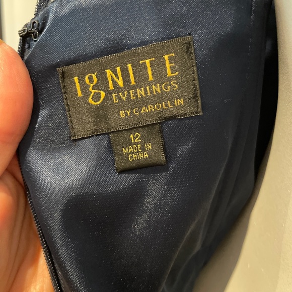 Ignite lace gown - Picture 4 of 4